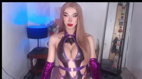 Snapshot of foxy_goddess chatting on October 26, 12:28 am foxy_goddess online show from October 26, 12:28 am