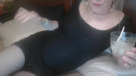 Jessie Love online show from January 1, 11:27 am