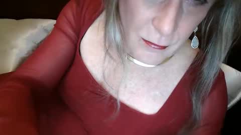 Jessie Love online show from December 19, 11:04 am