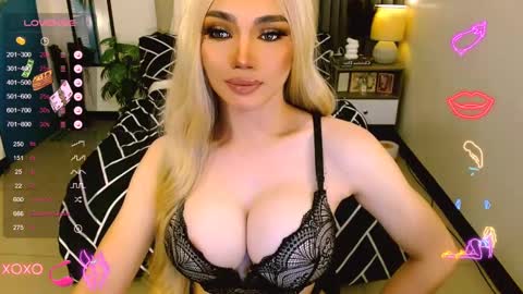 Kim - DONT FORGET TO FOLLOW AND GIME THUMBS UP online show from March 4, 3:11 am