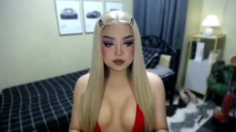 NATALIE HEART online show from June 26, 10:25 pm