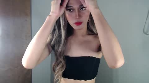 Lily is Gold online show from March 2, 1:04 am