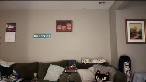 Snapshot of greenxxxqueen chatting on February 15, 5:51 am SexQueen Nikki online show from February 15, 5:51 am