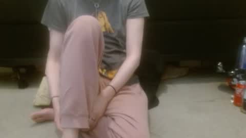 Holly Hawkes online show from October 2, 1:50 am