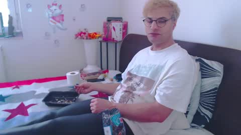 hotpussycatboy online show from March 3, 11:06 am