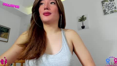 Snapshot of hottycrishinaxx chatting on January 5, 6:13 am crishinahotty online show from January 5, 6:13 am