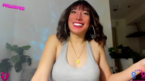 Snapshot of hottycrishinaxx chatting on January 31, 2:15 am crishinahotty online show from January 31, 2:15 am