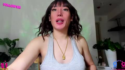 Snapshot of hottycrishinaxx chatting on February 23, 3:02 am crishinahotty online show from February 23, 3:02 am