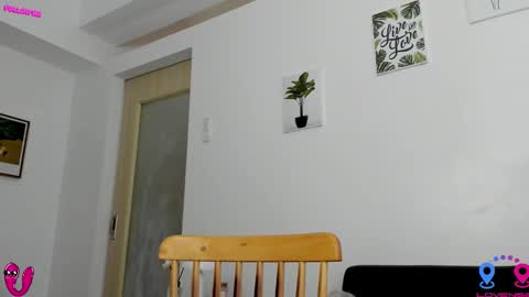 Snapshot of hottycrishinaxx chatting on September 24, 2:17 am crishinahotty online show from September 24, 2:17 am