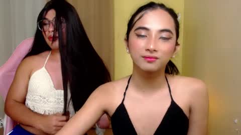 Snapshot of hugeasiancockandrea chatting on February 5, 4:37 pm drea  online show from February 5, 4:37 pm
