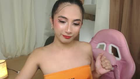 Snapshot of hugeasiancockandrea chatting on February 14, 7:54 pm drea  online show from February 14, 7:54 pm