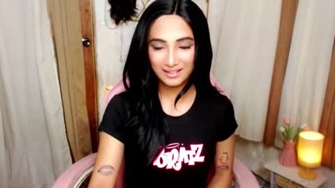 Snapshot of hugeasiancockandrea chatting on October 17, 2:37 am drea  online show from October 17, 2:37 am