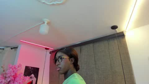 Iseey online show from December 16, 2:57 am