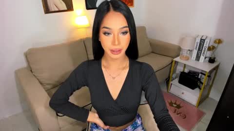 kirstenelsie online show from January 3, 11:35 am