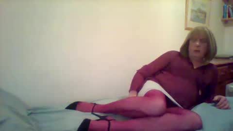 Snapshot of izzy_mchoney chatting on February 1, 2:47 am izzy_mchoney online show from February 1, 2:47 am