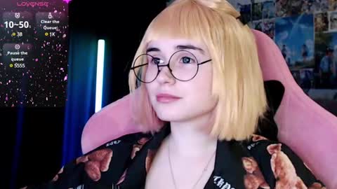 Lana online show from March 9, 1:04 pm