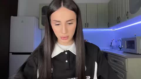 Kim Oberlin online show from February 11, 2:03 pm