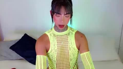 Laura online show from March 6, 2:14 am