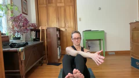 Lee online show from February 16, 3:38 pm