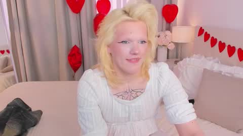 lollita online show from February 14, 11:17 am