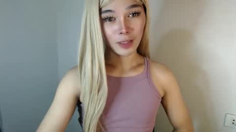 louilalicious online show from February 28, 5:15 am