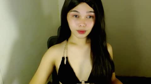 louilalicious online show from November 25, 6:04 am