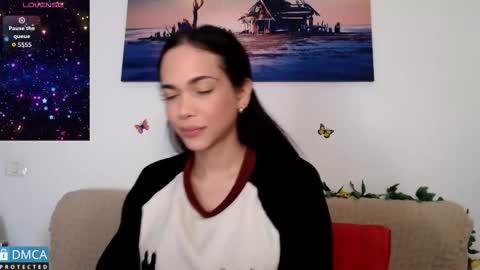 luara_ online show from November 28, 1:12 pm
