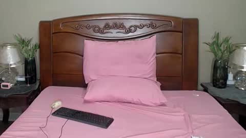 lulu_wild online show from December 1, 11:56 am