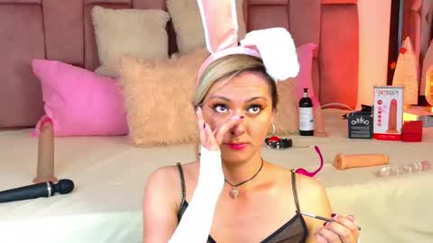 lunitadiva online show from January 5, 6:55 pm