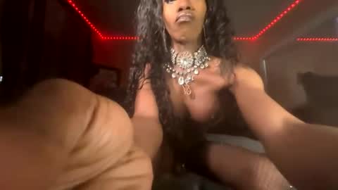 luvvlee online show from December 2, 4:54 pm