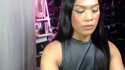 MADISONWILL online show from April 21, 2:02 pm