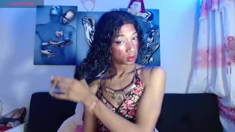 Snapshot of maidi_hot chatting on January 16, 10:42 am Bella Maidi online show from January 16, 10:42 am