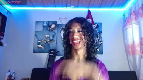 Snapshot of maidi_hot chatting on January 19, 8:09 pm Bella Maidi online show from January 19, 8:09 pm