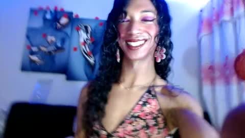 Snapshot of maidi_hot chatting on February 23, 10:28 am Bella Maidi online show from February 23, 10:28 am