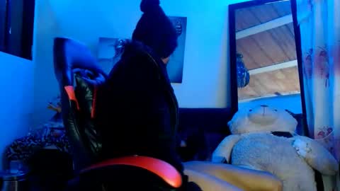 Snapshot of maidi_hot chatting on September 18, 10:31 am Bella Maidi online show from September 18, 10:31 am