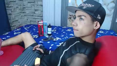 maverickhotson303av online show from December 5, 8:31 am