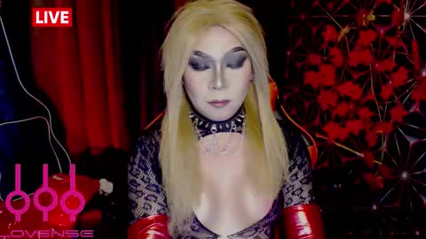 THE QUEEN ALPHA   Queen Medusa Prey online show from November 6, 8:09 pm