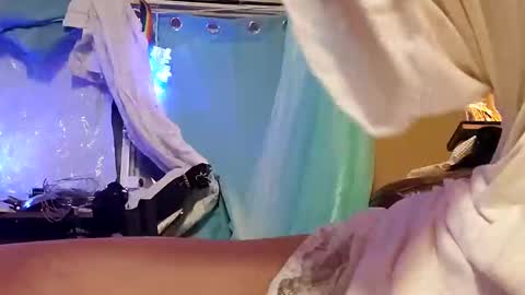 gurlnips online show from January 21, 6:23 am