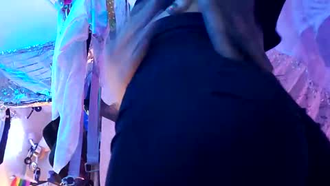 gurlnips online show from March 11, 2:10 am