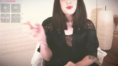 mia_wallase online show from November 5, 7:19 am