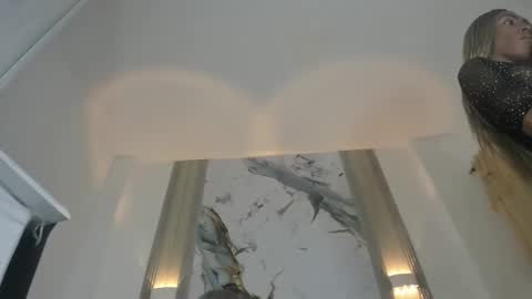 mialuxxi online show from January 9, 6:29 am