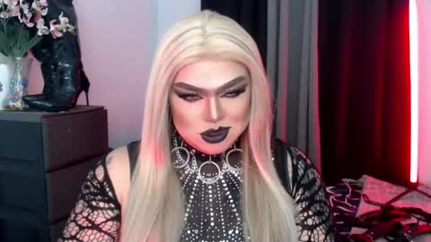 Snapshot of michellevixen921 chatting on October 28, 5:33 pm Michelle online show from October 28, 5:33 pm