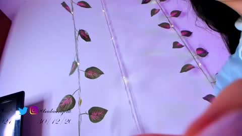 Snapshot of midnight_angell chatting on December 31, 1:04 am       online show from December 31, 1:04 am