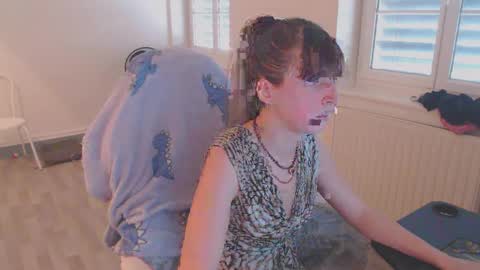 missthon online show from December 22, 1:22 pm