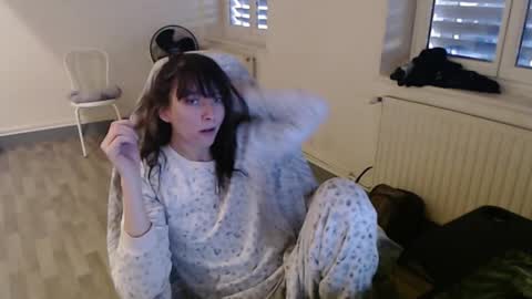 missthon online show from January 1, 4:07 pm