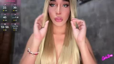 missy_montreal online show from August 5, 6:52 am