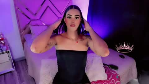 naomisaenz01 online show from July 28, 6:20 pm