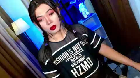 Miss OLIVIA online show from February 6, 10:10 am