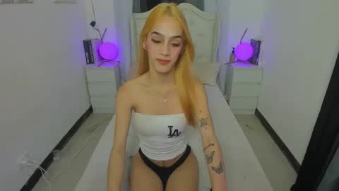 Snapshot of paloma_fucker chatting on October 21, 10:06 am tiny girl wth big one online show from October 21, 10:06 am
