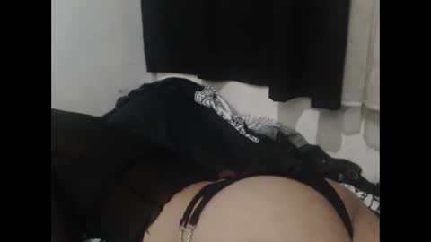 Snapshot of petitebigcock_69 chatting on October 28, 8:12 am petitebigcock_69 online show from October 28, 8:12 am